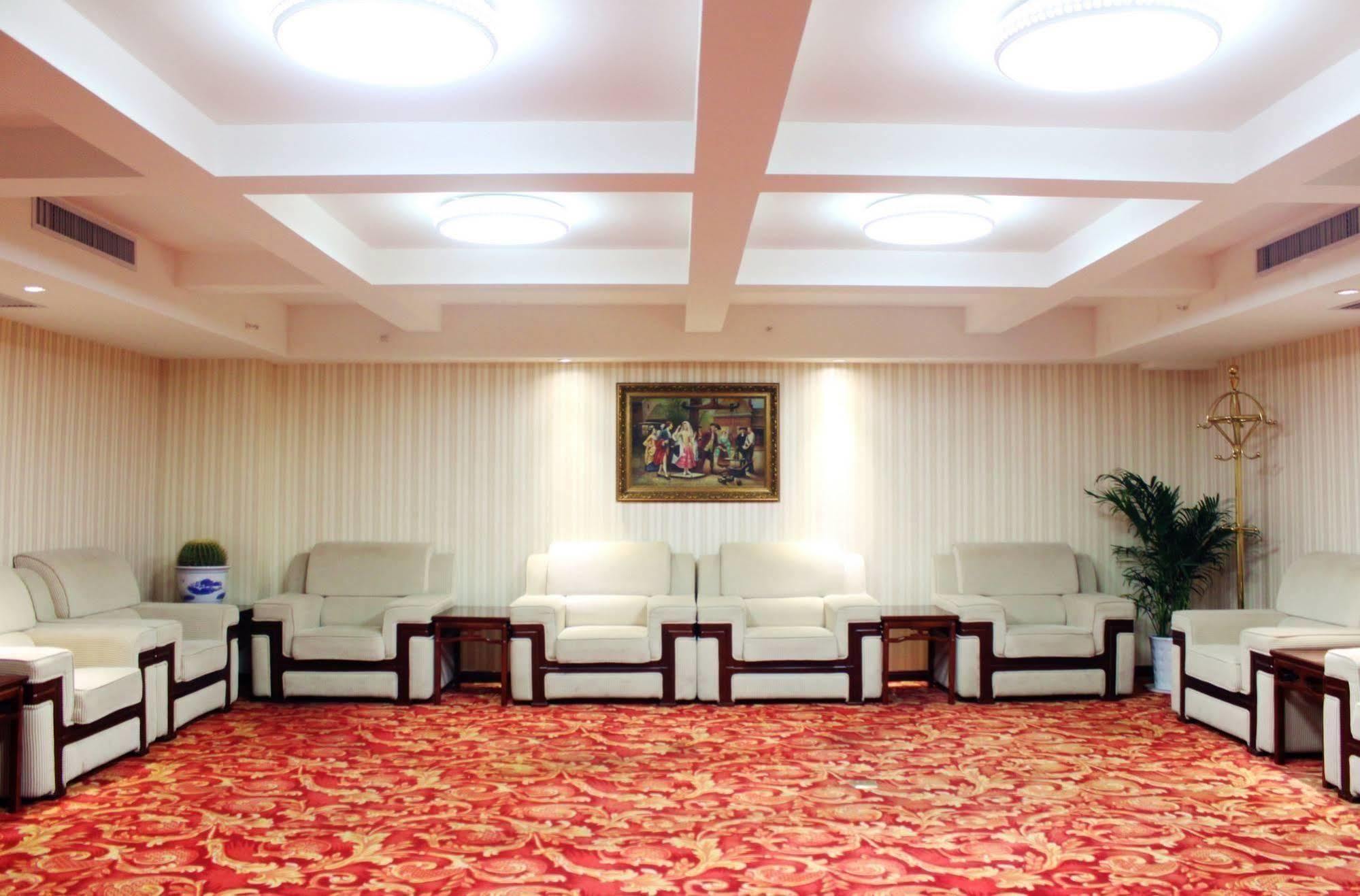 New Beacon Runfeng International Hotel Ухан Екстериор снимка
