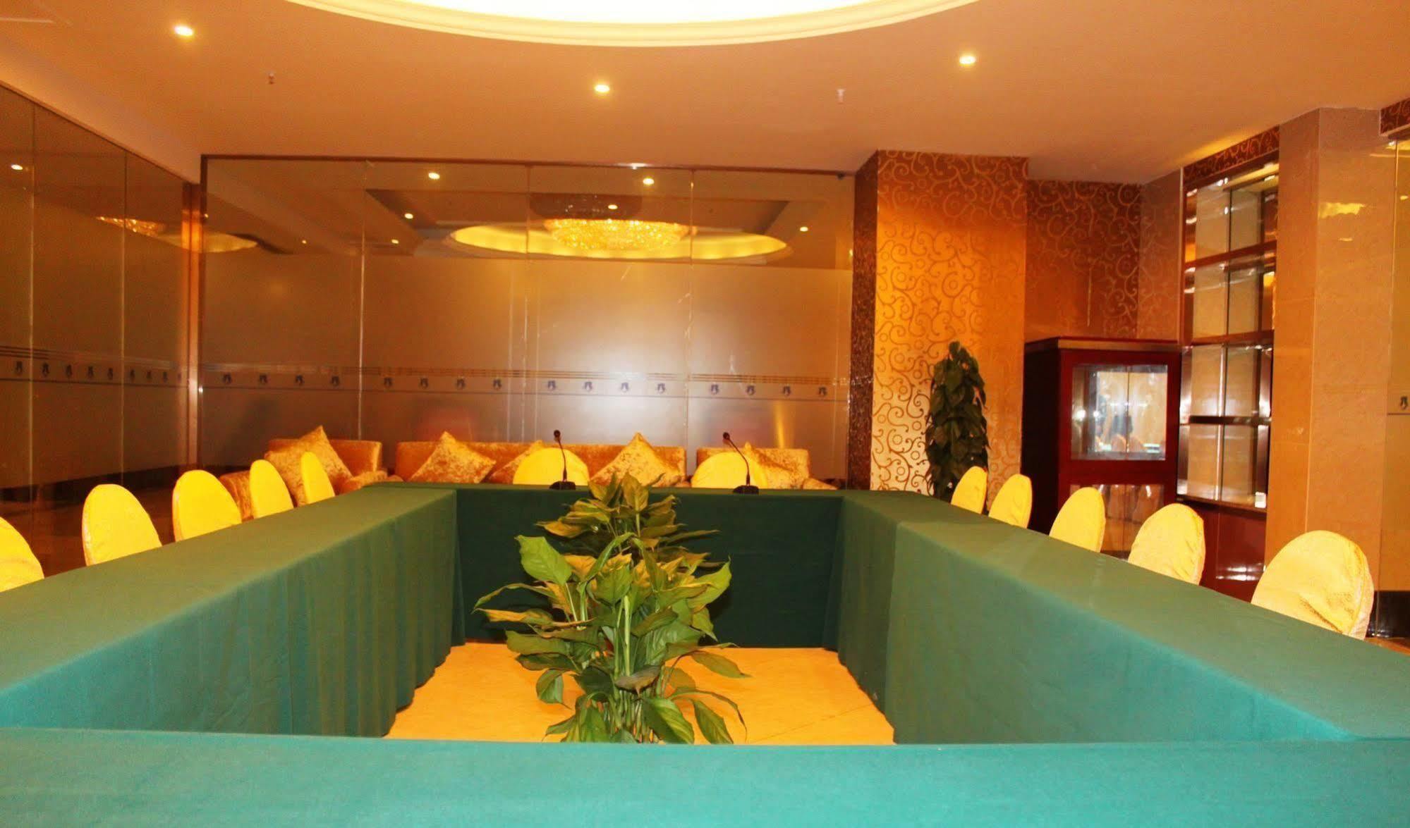 New Beacon Runfeng International Hotel Ухан Екстериор снимка