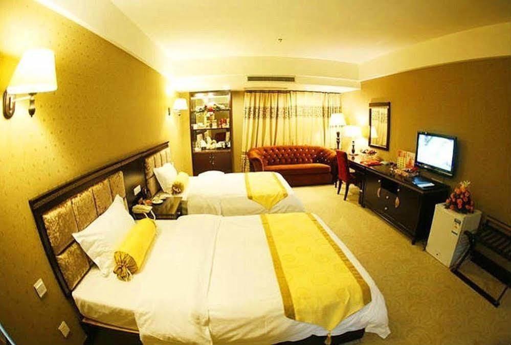 New Beacon Runfeng International Hotel Ухан Екстериор снимка