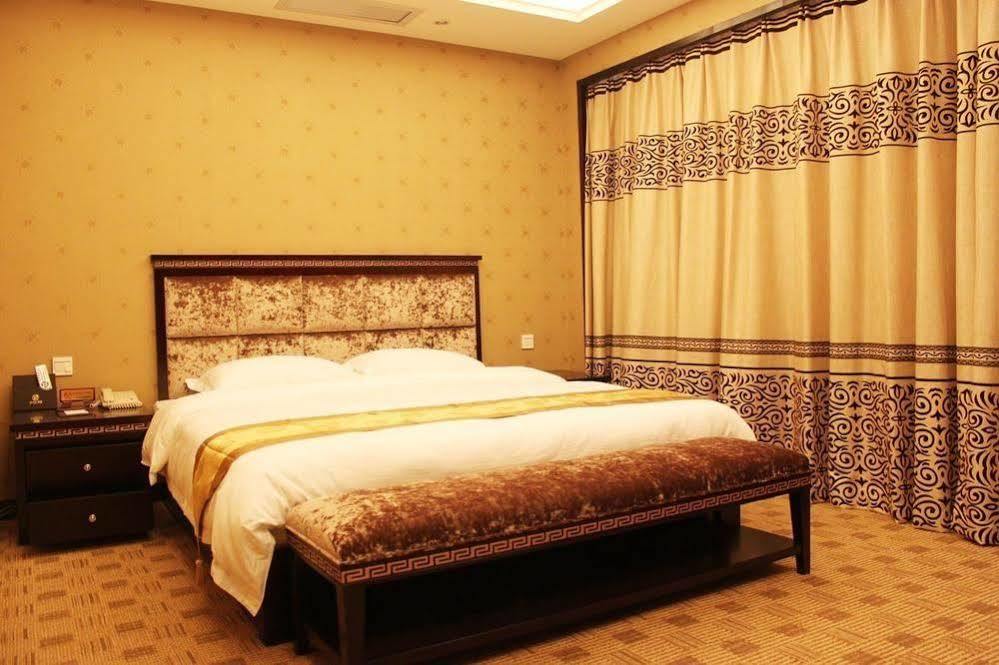 New Beacon Runfeng International Hotel Ухан Екстериор снимка