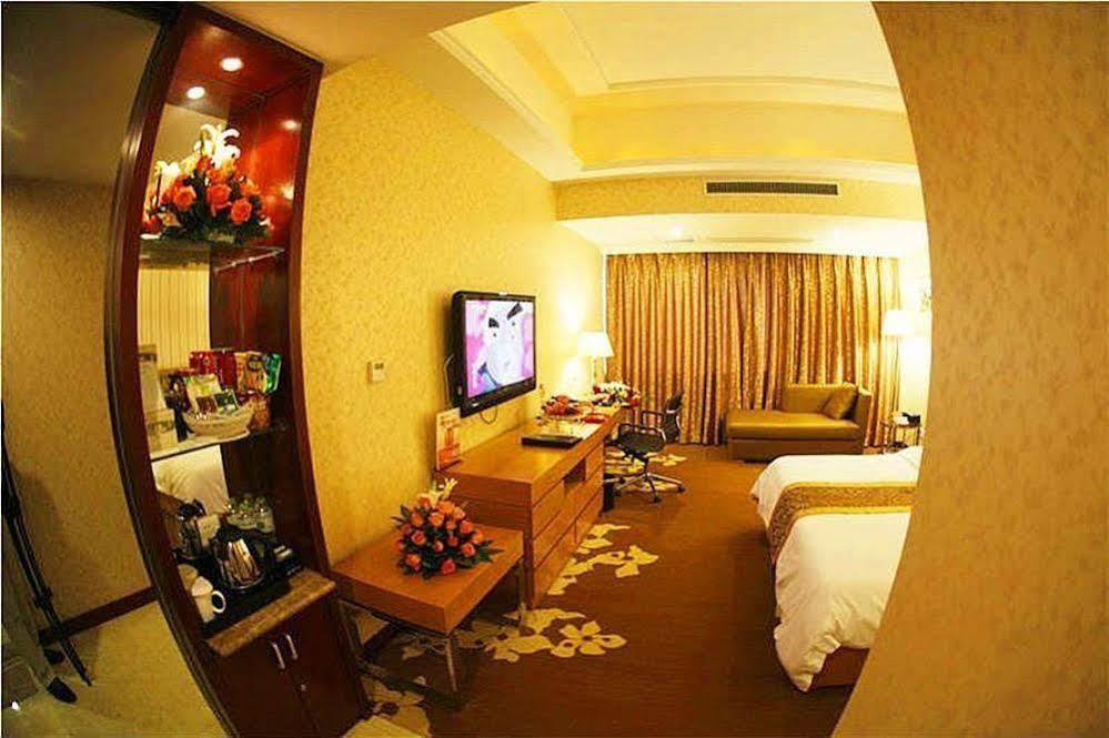 New Beacon Runfeng International Hotel Ухан Екстериор снимка