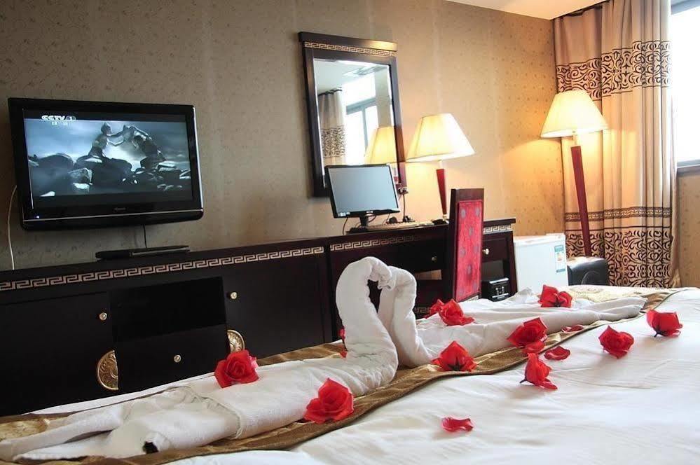 New Beacon Runfeng International Hotel Ухан Екстериор снимка