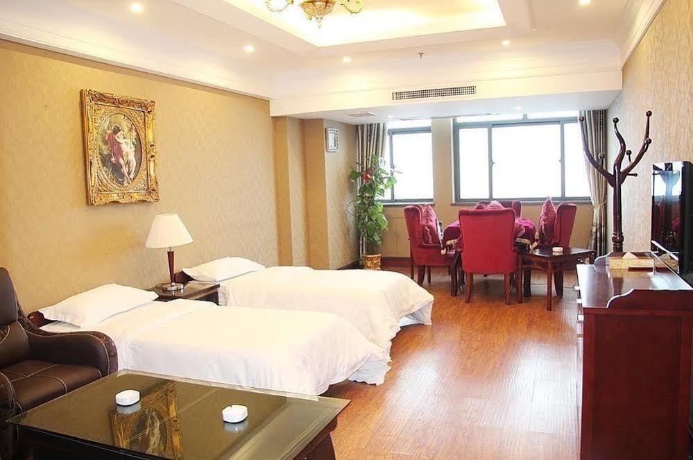 New Beacon Runfeng International Hotel Ухан Екстериор снимка
